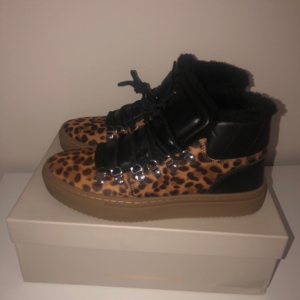 Marc Fisher LTD Daisie 2 Leopard Sneaker Bootie 9